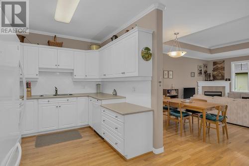 305 Whitman Road Unit# 405, Kelowna, BC - Indoor Photo Showing Kitchen With Double Sink