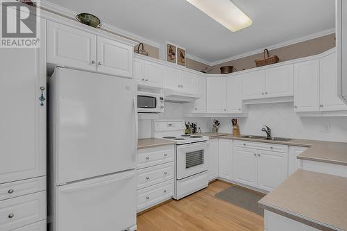 305 Whitman Road Unit# 405, Kelowna, BC - Indoor Photo Showing Kitchen With Double Sink