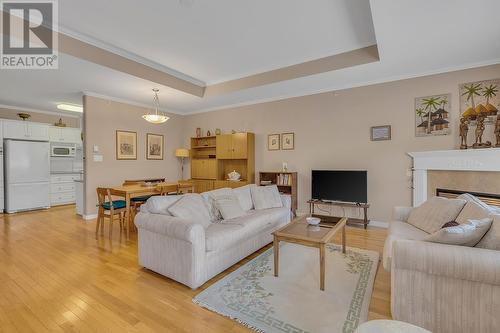 305 Whitman Road Unit# 405, Kelowna, BC - Indoor Photo Showing Living Room