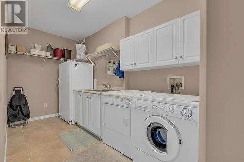 305 Whitman Road Unit# 405, Kelowna, BC - Indoor Photo Showing Laundry Room