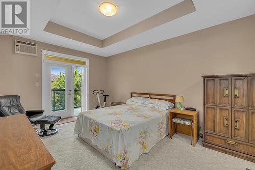 305 Whitman Road Unit# 405, Kelowna, BC - Indoor Photo Showing Bedroom