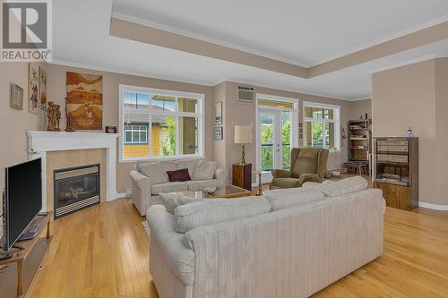 305 Whitman Road Unit# 405, Kelowna, BC - Indoor Photo Showing Living Room With Fireplace