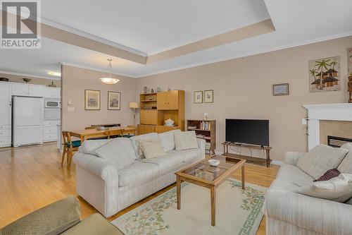 305 Whitman Road Unit# 405, Kelowna, BC - Indoor Photo Showing Living Room