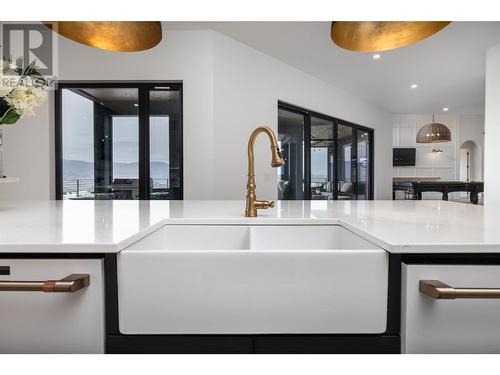 652 Trumpeter Road, Kelowna, BC - Indoor Photo Showing Kitchen With Double Sink