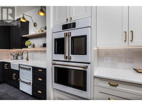 652 Trumpeter Road, Kelowna, BC - Indoor Photo Showing Kitchen