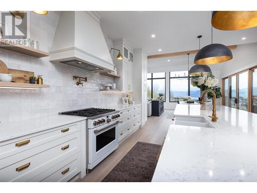 652 Trumpeter Road, Kelowna, BC - Indoor Photo Showing Kitchen With Double Sink With Upgraded Kitchen