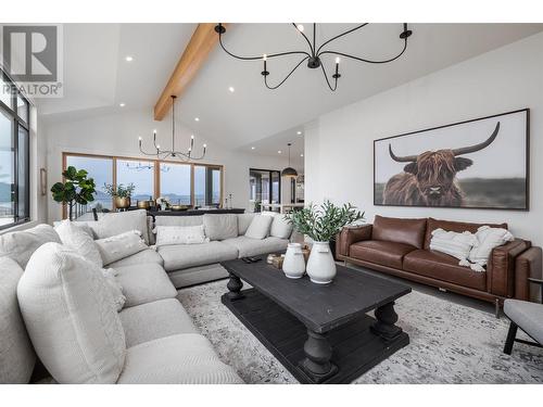 652 Trumpeter Road, Kelowna, BC - Indoor Photo Showing Living Room