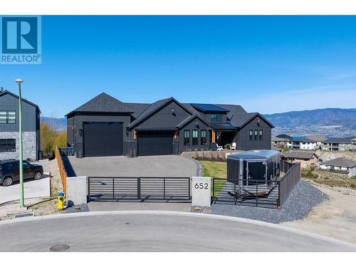 652 Trumpeter Road, Kelowna, BC - Outdoor With Facade