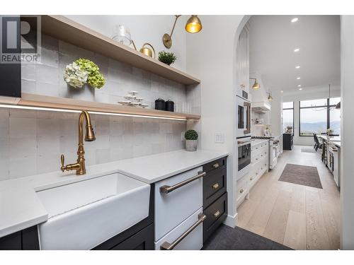 652 Trumpeter Road, Kelowna, BC - Indoor Photo Showing Kitchen