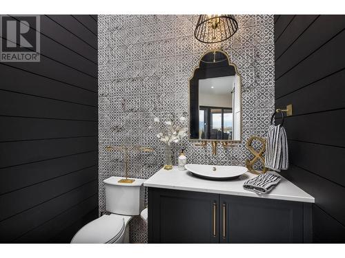 652 Trumpeter Road, Kelowna, BC -  Photo Showing Bathroom