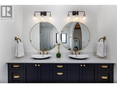 652 Trumpeter Road, Kelowna, BC - Indoor Photo Showing Bathroom