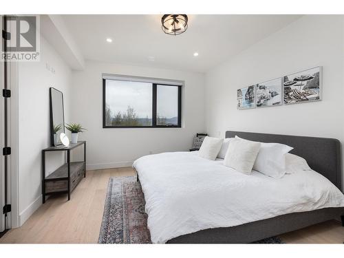 652 Trumpeter Road, Kelowna, BC - Indoor Photo Showing Bedroom