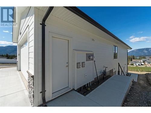 1021 16 Avenue Se, Salmon Arm, BC - Outdoor With Exterior