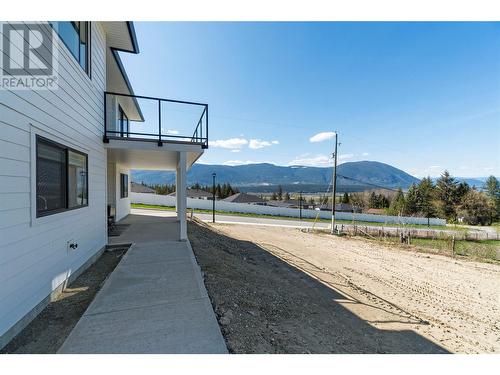 1021 16 Avenue Se, Salmon Arm, BC - Outdoor With View