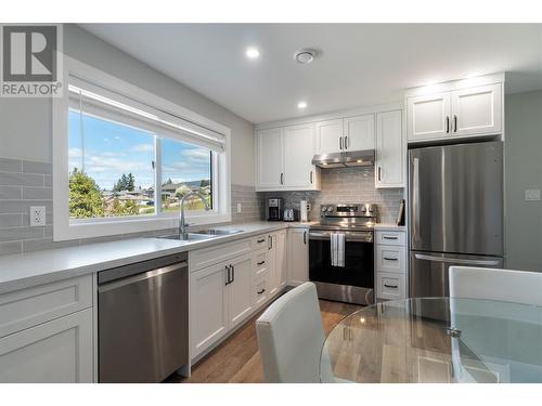 1021 16 Avenue Se, Salmon Arm, BC - Indoor Photo Showing Kitchen With Stainless Steel Kitchen With Double Sink