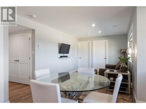 1021 16 Avenue Se, Salmon Arm, BC - Indoor Photo Showing Dining Room