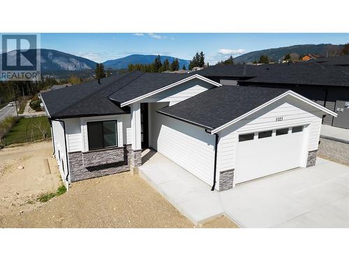 1021 16 Avenue Se, Salmon Arm, BC - Outdoor