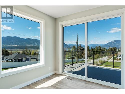 1021 16 Avenue Se, Salmon Arm, BC - Indoor