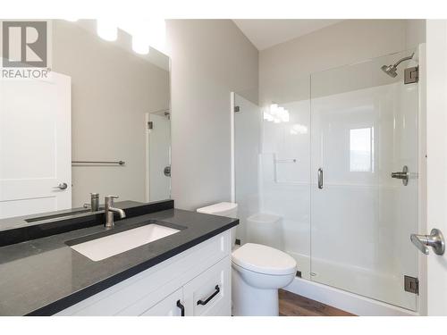 1021 16 Avenue Se, Salmon Arm, BC - Indoor Photo Showing Bathroom