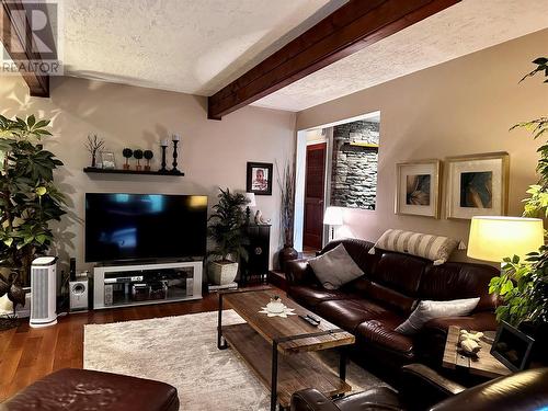 10701 Pinecrest Lane, Dawson Creek, BC - Indoor Photo Showing Living Room