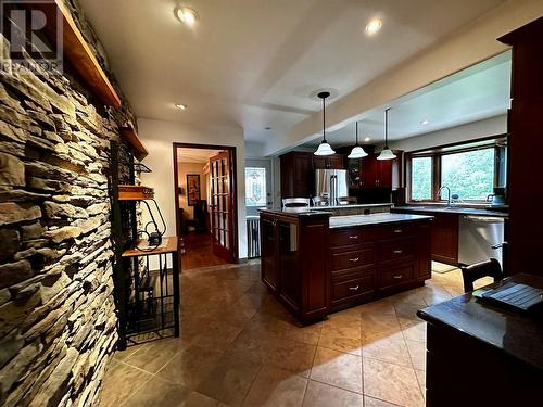 10701 Pinecrest Lane, Dawson Creek, BC - Indoor Photo Showing Kitchen