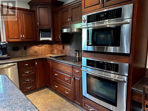 10701 Pinecrest Lane, Dawson Creek, BC - Indoor Photo Showing Kitchen