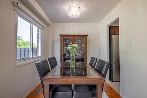 3 Vincent Court, Hamilton, ON - Indoor Photo Showing Dining Room