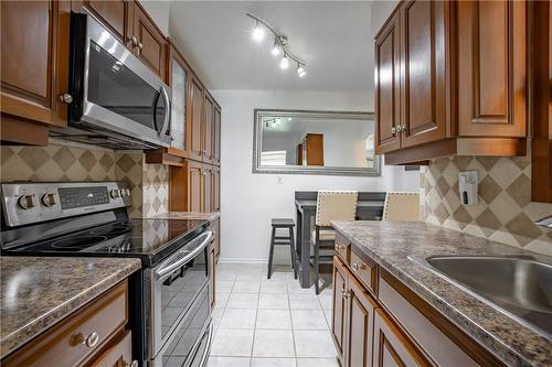 3 Vincent Court, Hamilton, ON - Indoor Photo Showing Kitchen