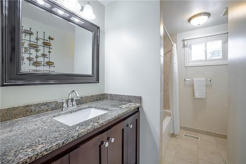 3 Vincent Court, Hamilton, ON - Indoor Photo Showing Bathroom