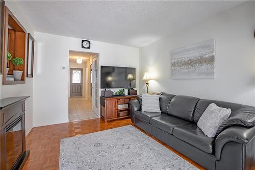 3 Vincent Court, Hamilton, ON - Indoor Photo Showing Living Room With Fireplace