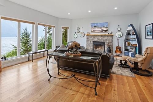 11965 Highway 3A, Boswell, BC - Indoor Photo Showing Living Room With Fireplace