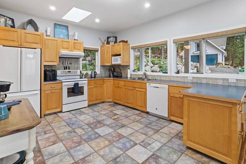 11965 Highway 3A, Boswell, BC - Indoor Photo Showing Kitchen With Double Sink