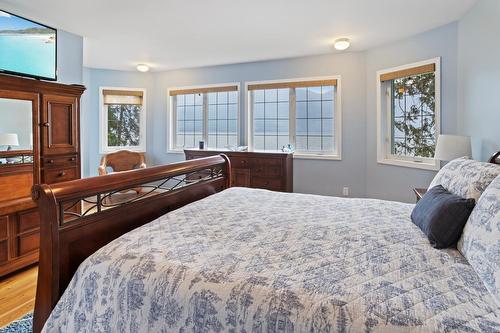 11965 Highway 3A, Boswell, BC - Indoor Photo Showing Bedroom