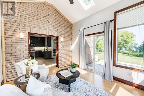 117 Front Street, Alnwick/Haldimand, ON - Indoor Photo Showing Living Room