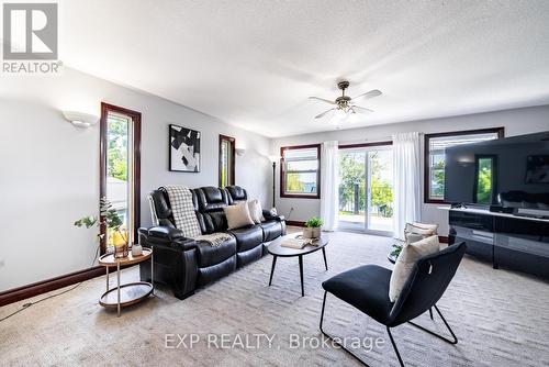 117 Front Street, Alnwick/Haldimand, ON - Indoor Photo Showing Living Room