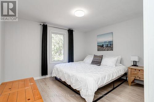 51 Riverside Drive, Kawartha Lakes (Bobcaygeon), ON - Indoor Photo Showing Bedroom