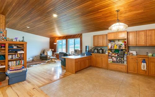 1053 Ptarmigan Road, Chase, BC - Indoor Photo Showing Kitchen