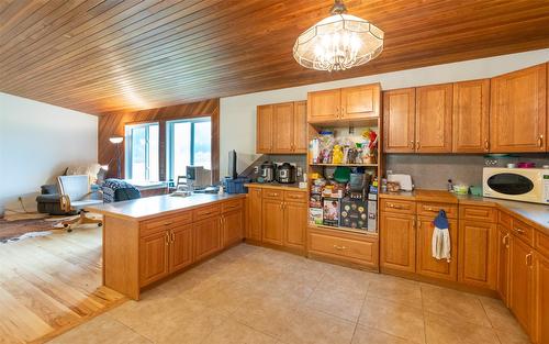 1053 Ptarmigan Road, Chase, BC - Indoor Photo Showing Kitchen With Double Sink