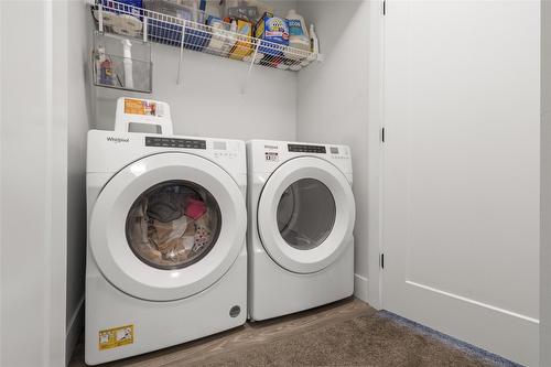 11-307 Glen Park Drive, Kelowna, BC - Indoor Photo Showing Laundry Room