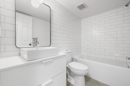 312-3155 Demontreuil Court, Kelowna, BC - Indoor Photo Showing Bathroom