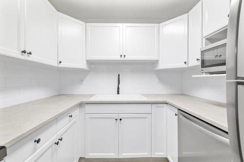 312-3155 Demontreuil Court, Kelowna, BC - Indoor Photo Showing Kitchen