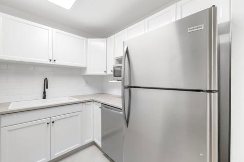 312-3155 Demontreuil Court, Kelowna, BC - Indoor Photo Showing Kitchen