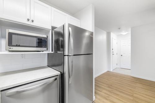 312-3155 Demontreuil Court, Kelowna, BC - Indoor Photo Showing Kitchen