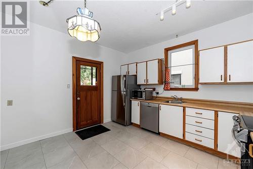 51 Lees Avenue, Ottawa, ON - Indoor Photo Showing Kitchen