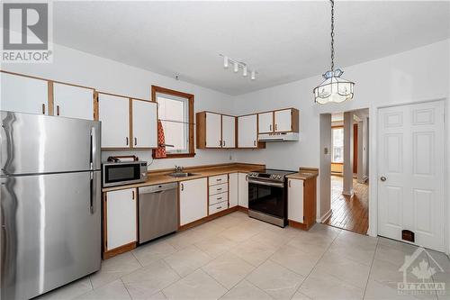 51 Lees Avenue, Ottawa, ON - Indoor Photo Showing Kitchen