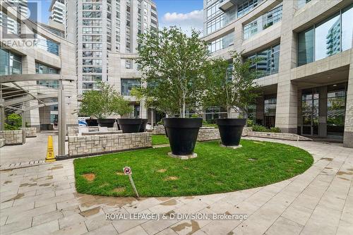 3402 - 2181 Yonge Street, Toronto (Mount Pleasant West), ON - Outdoor