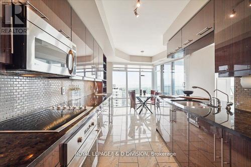 3402 - 2181 Yonge Street, Toronto, ON - Indoor Photo Showing Kitchen With Double Sink With Upgraded Kitchen