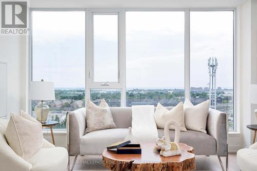 903 - 859 The Queensway, Toronto (Stonegate-Queensway), ON - Indoor Photo Showing Living Room