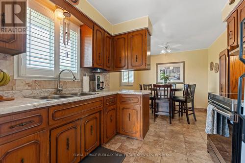 299 Eastdale Boulevard, Hamilton (Stoney Creek), ON - Indoor Photo Showing Kitchen With Double Sink