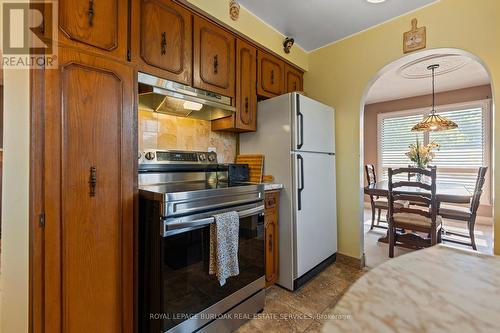 299 Eastdale Boulevard, Hamilton (Stoney Creek), ON - Indoor Photo Showing Kitchen